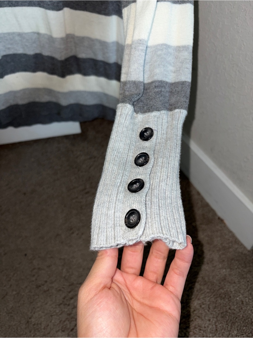 Banana Republic Striped Crewneck Sweater in Gray and Cream Size L - Picture 2 of 5